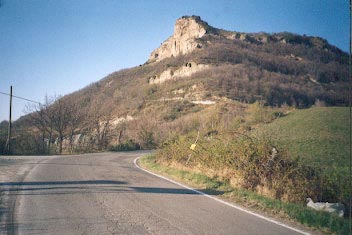 Bellissimo il Monte Adone visto nella direzione della strada che porta a Brento(Bo).